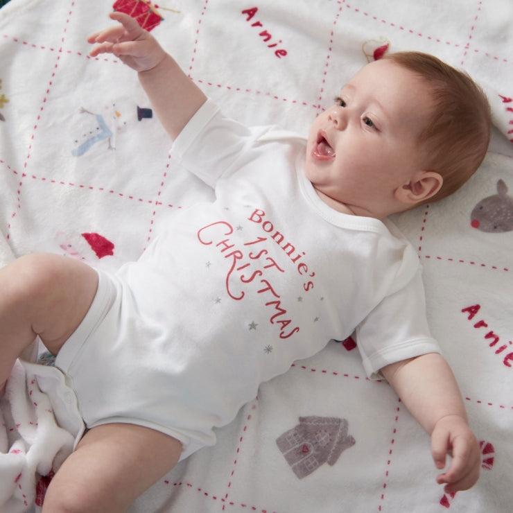 How to DIY Baby’s First Christmas Photo Shoot At Home