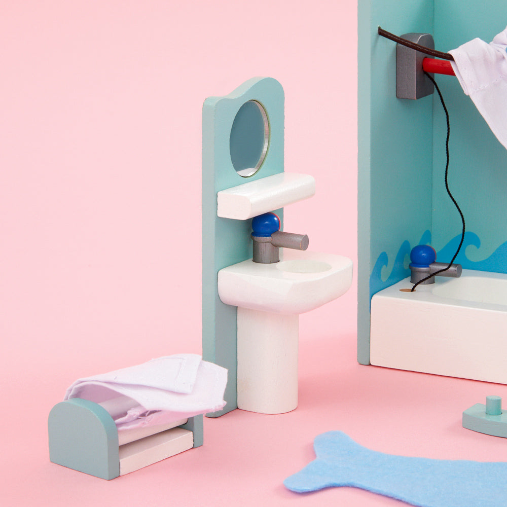 Le Toy Van Sugar Plum Bathroom Set Detail