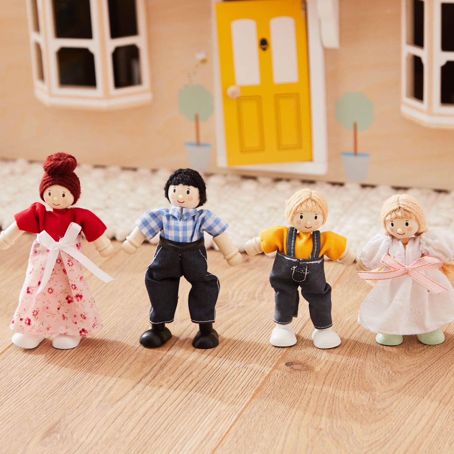 Le Toy Van Sophie's House Family of Four