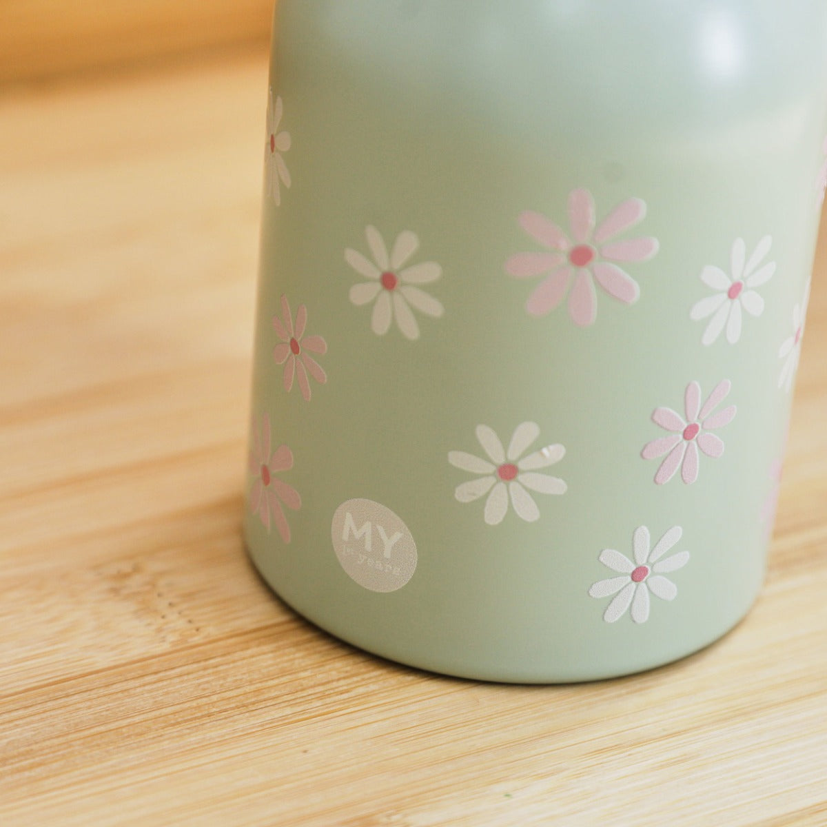 Personalised Sage Daisy Water Bottle 